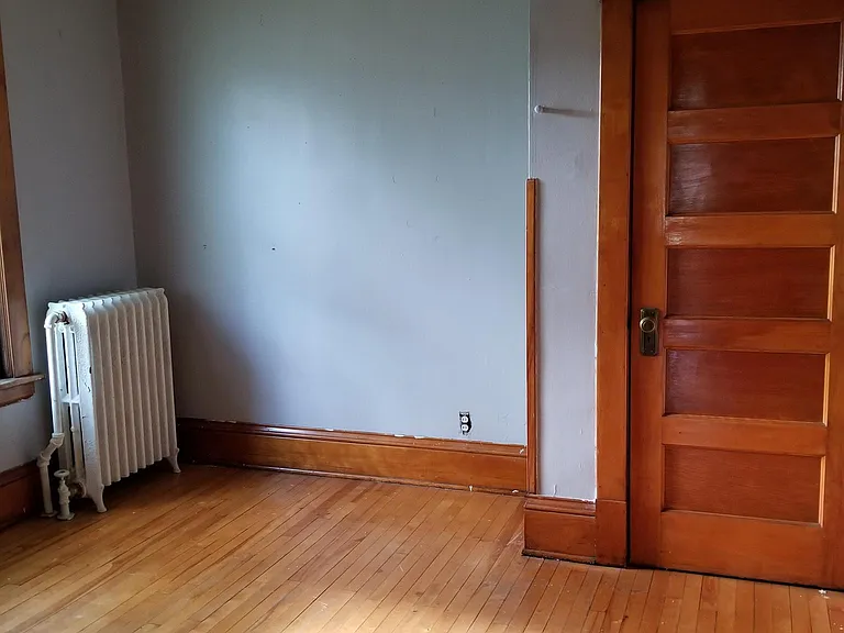 1052 Dayton Ave — Photo 7