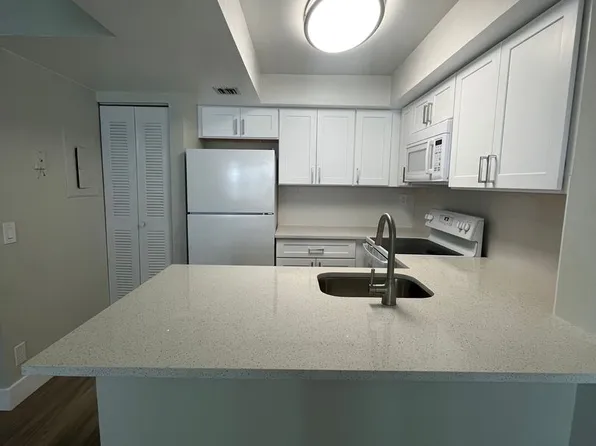 752 Executive Center Dr, West Palm Beach, FL