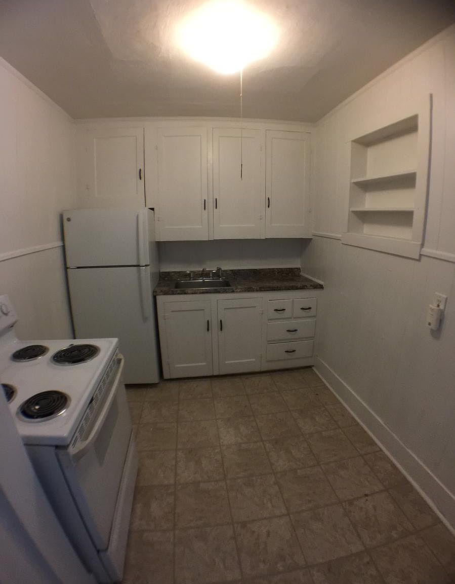 24 Gilford Ave APT 4, Laconia, NH 03246 Zillow