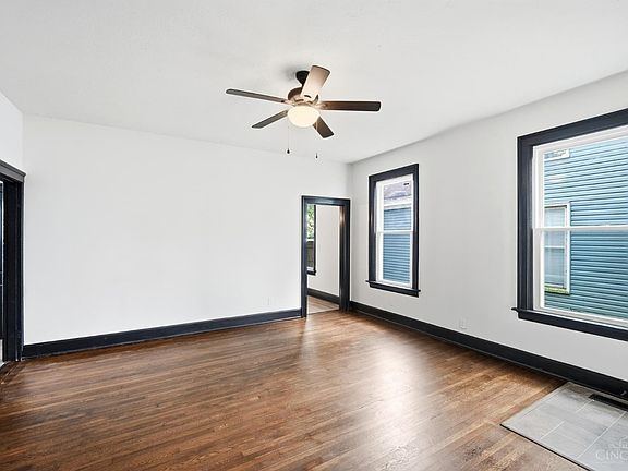 5th image of 2556 Pleasant Ave