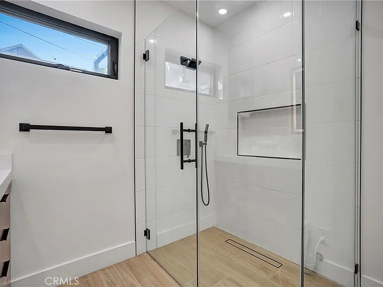 1145 S Longwood Ave — Photo 50
