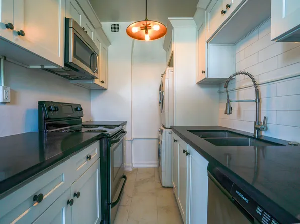 Villa Italia, 1201 N Crescent Heights Blvd APT 204, West Hollywood, CA 90046