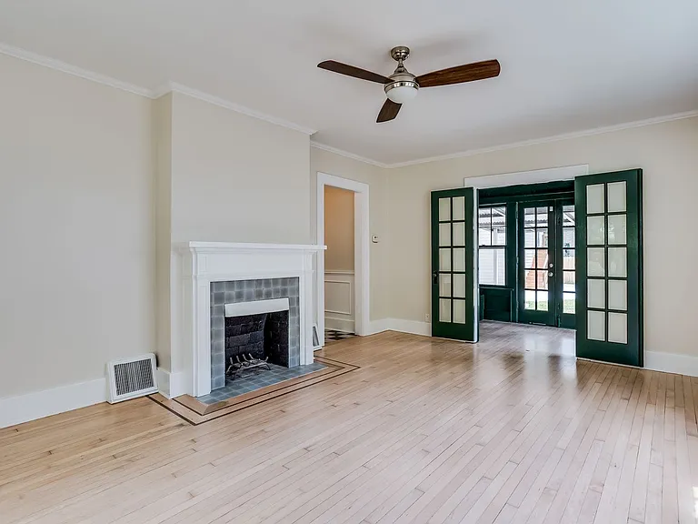 338 N Quentin St — Photo 4