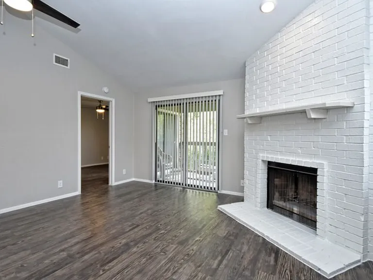6102 Hill Forest Dr — Photo 8