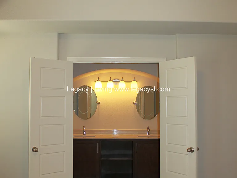 14734 S Urbana Ave — Photo 20