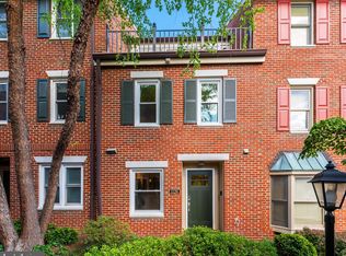 1126 N Taylor St #1, Arlington, VA 22201