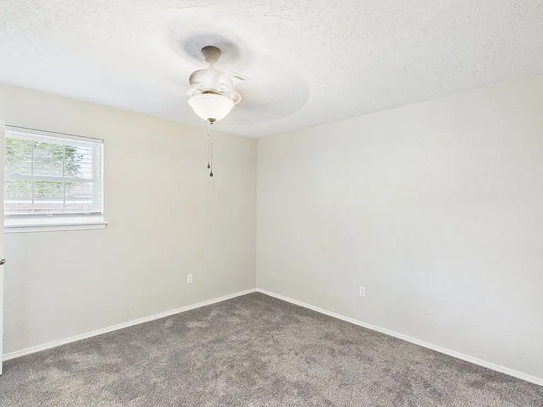 6308 NW Taylor Ave — Photo 16