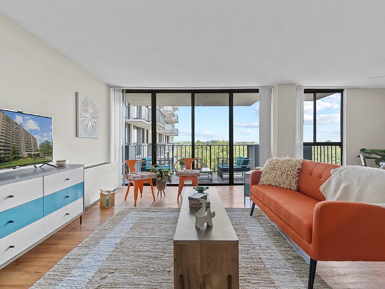 Westchester Tower Apartments — Photo 27
