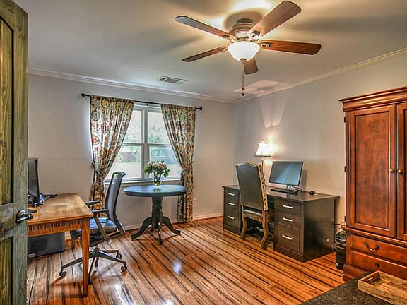 4th image of 3022 Greenhaven Ln