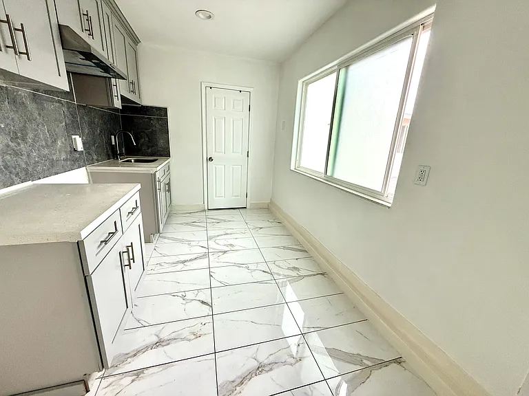 11442 Lee Ln — Photo 7