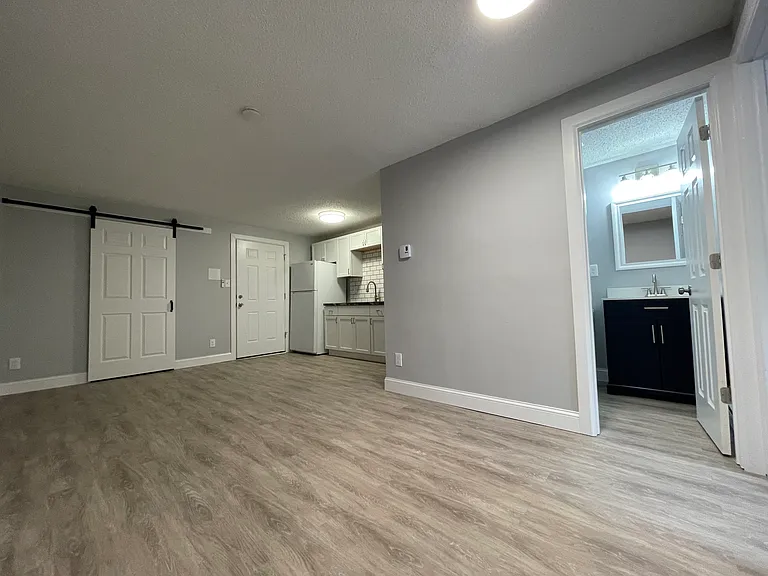7314 Buffalo Ave #6 — Photo 12