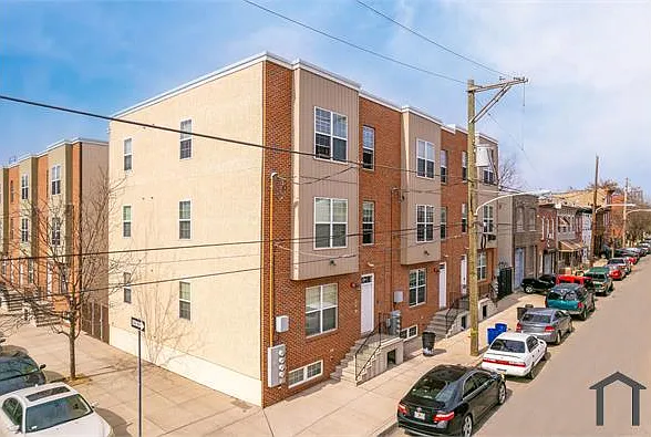 2 bed, 702 sqft, $1,700 — Photo 3