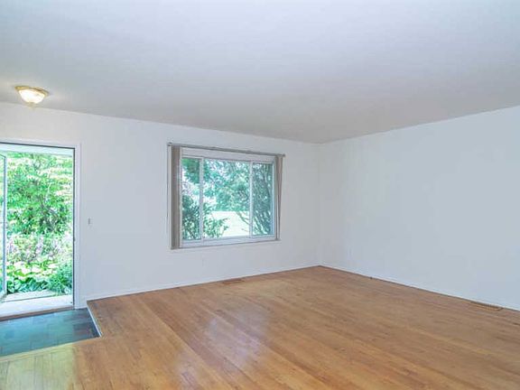 5th image of 1007 Louise St