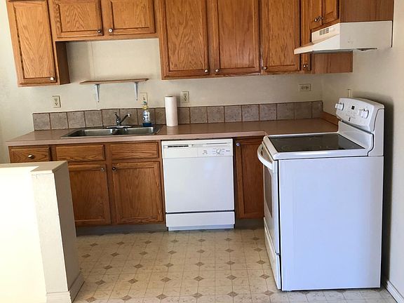 Lots of cabinets!