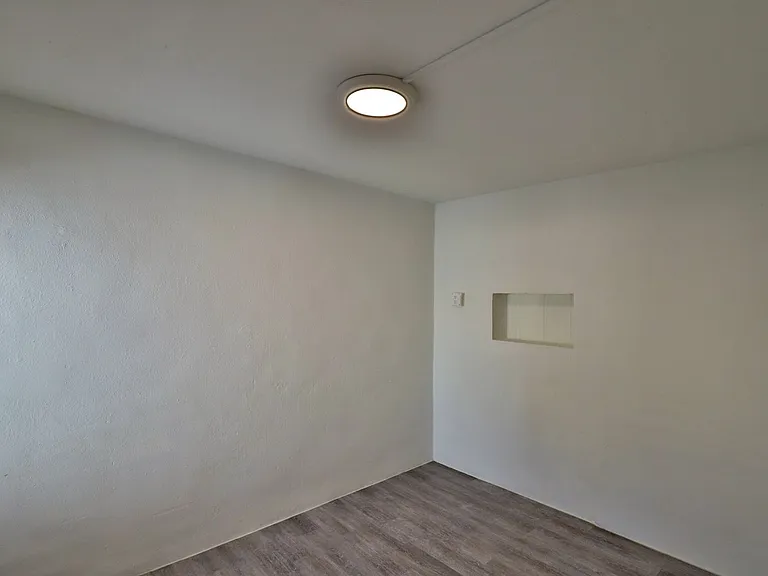 102 E Hatcher Rd — Photo 5