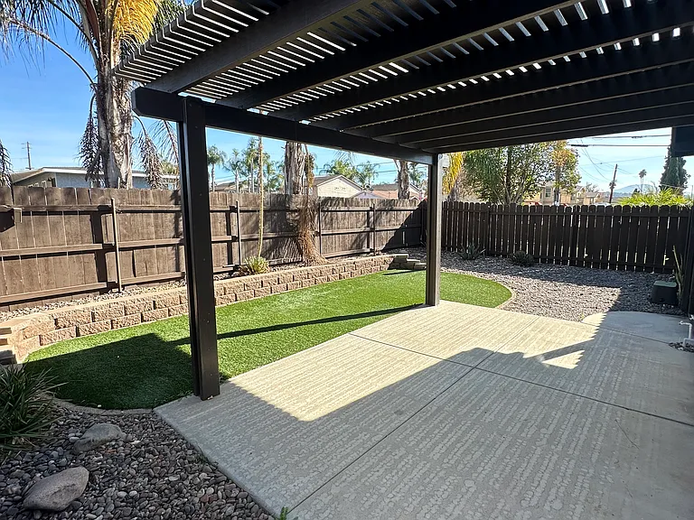 1118 Persimmon Ave — Photo 12