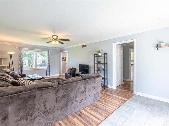 5th image of 6018 9th Ave