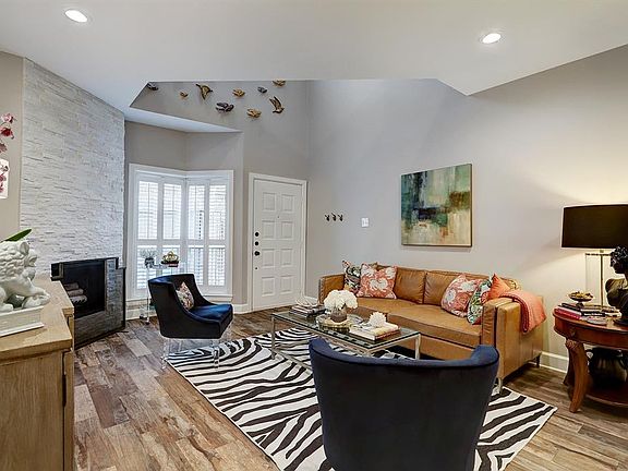 Large Livingroom area.
