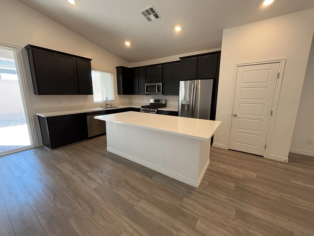 4 bed, 3.0 bath, 2271 sqft, $2,450 — Photo 2