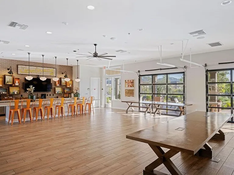 385 Eureka Dr — Photo 26