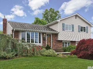 8 Dorian Ln, Commack, NY 11725