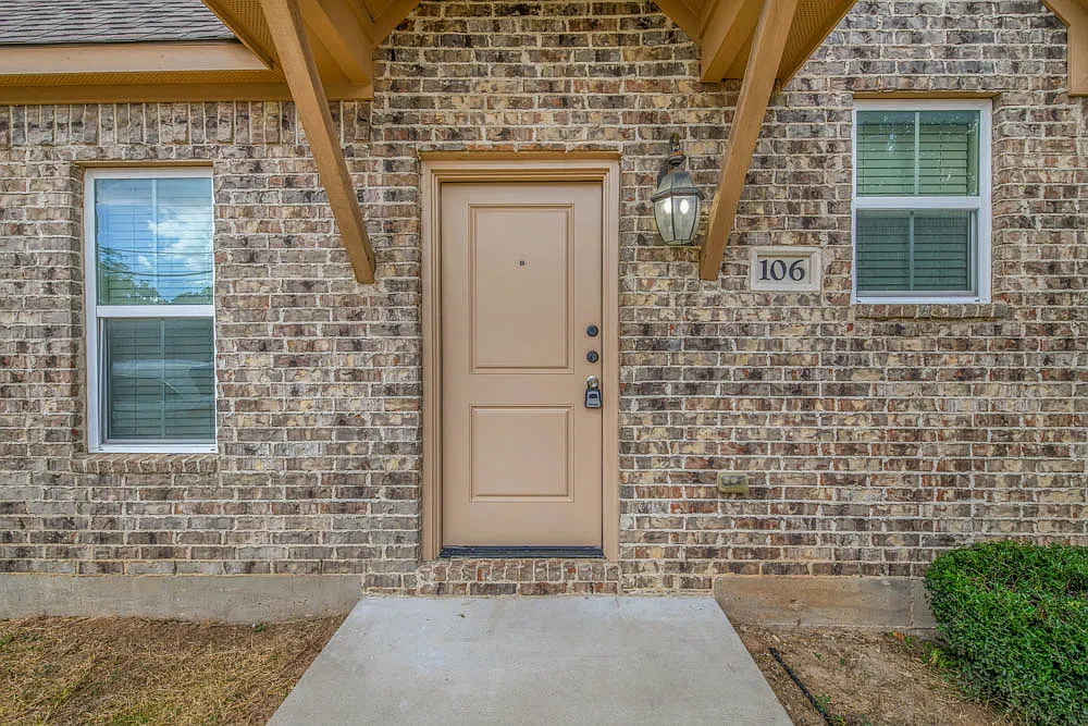 5 bed, 2200 sqft, $3,750 — Photo 3