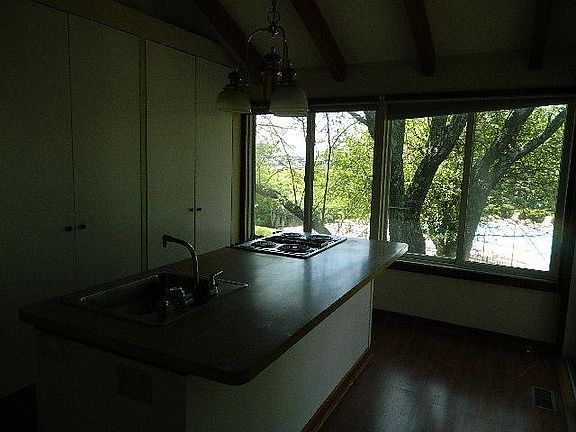 4th image of 39 Twin Lakes Dr