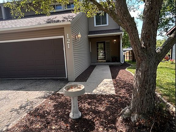 2nd image of 121 Woodview Dr