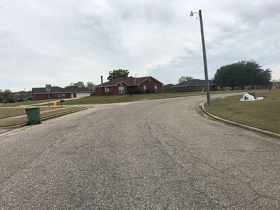 5th image of 6107 Blackstone Dr