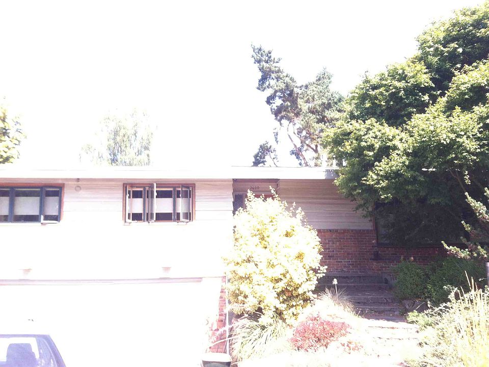 2nd image of 2600 NE 86th St