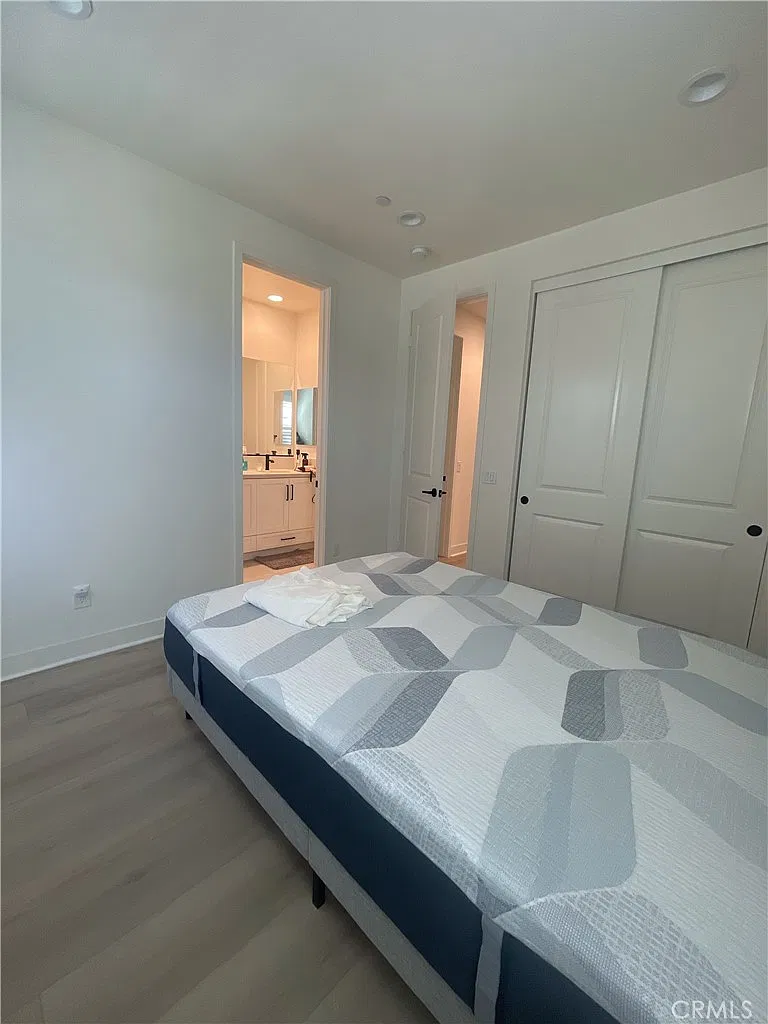 4 bed, 2359 sqft, $6,900 — Photo 4