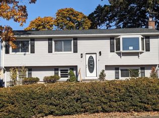 21 Clarendon St, Branford, CT 06405