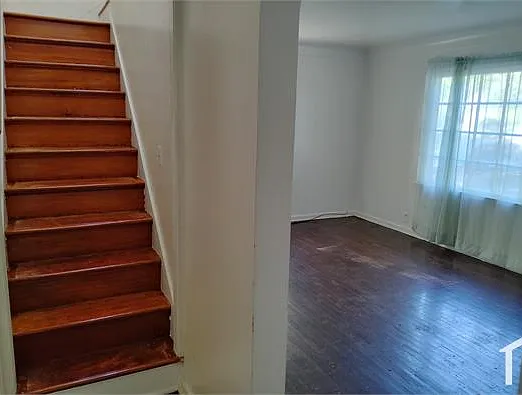 3 bed, 923 sqft, $900 — Photo 4