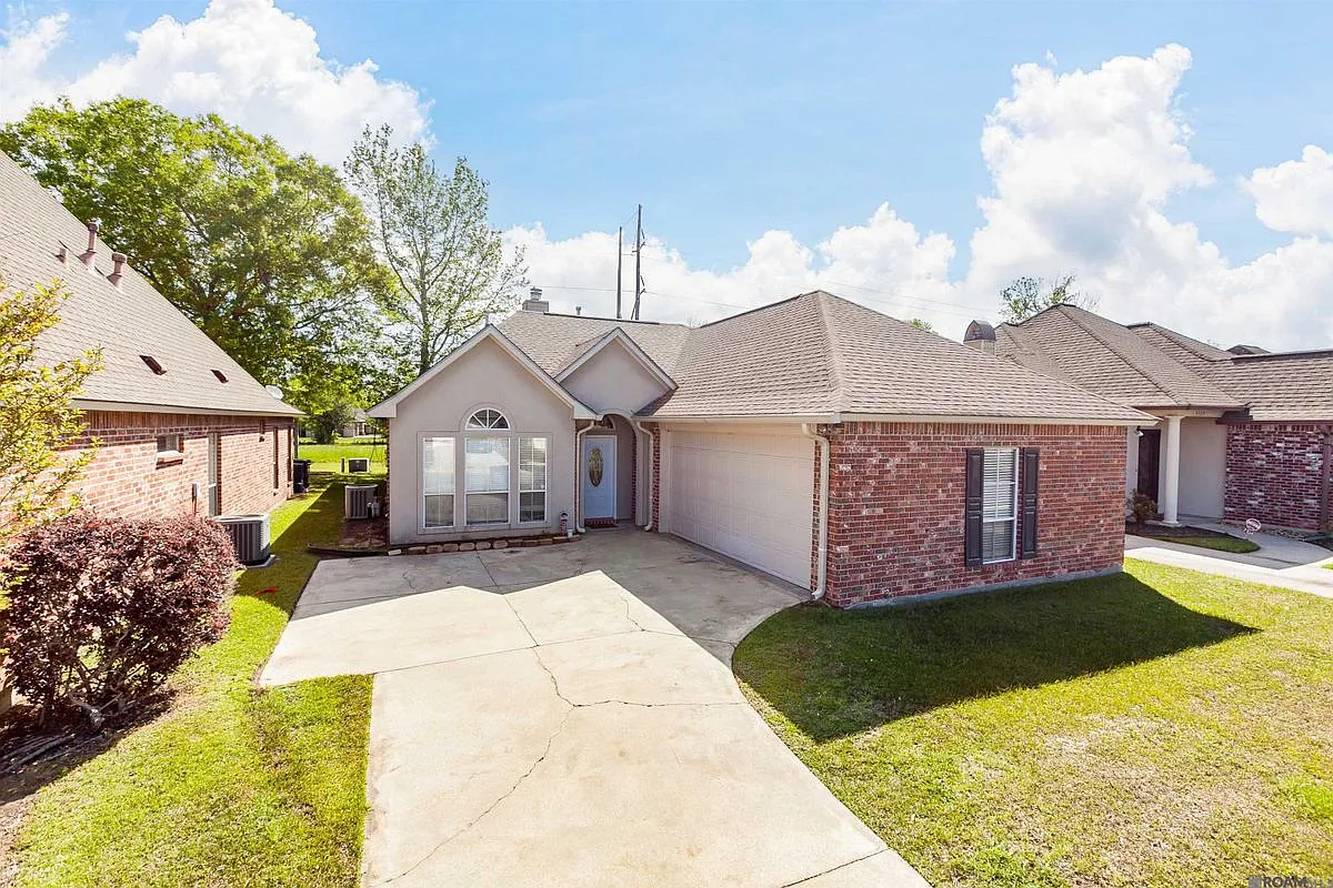 Building Photo - 2129 Hunters Trail Dr