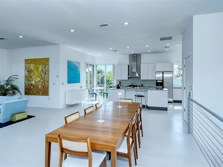 213 N Washington Dr — Photo 12