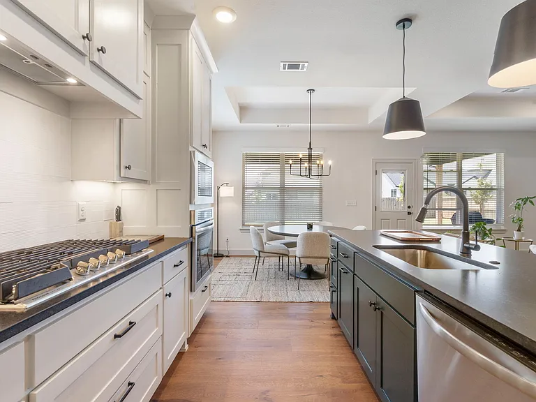 1111 Mammoth St — Photo 9