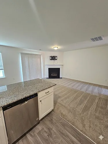 1099 Crescent Moon Loop Photo 1