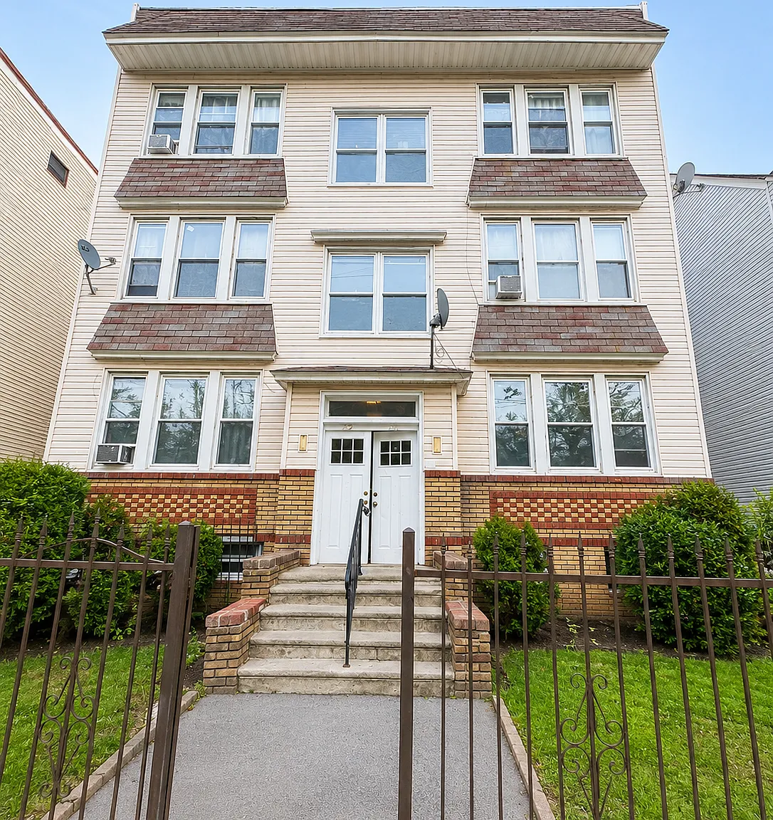 2 bed, 1000 sqft, $1,895 — Photo 1