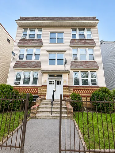 160 Ellis Ave Photo 1