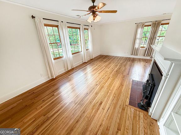 4th image of 155 Windsor Ct