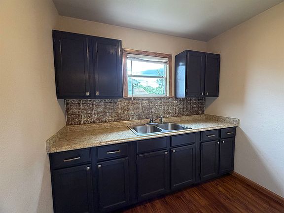 2nd image of 321 43rd St