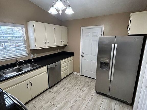 3rd image of 4055 Pepperwood Dr