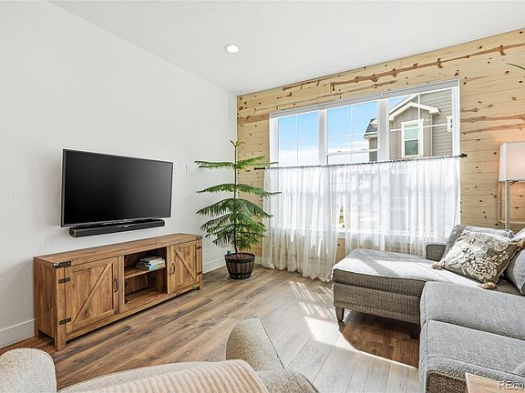 5th image of 287 Dipper Court