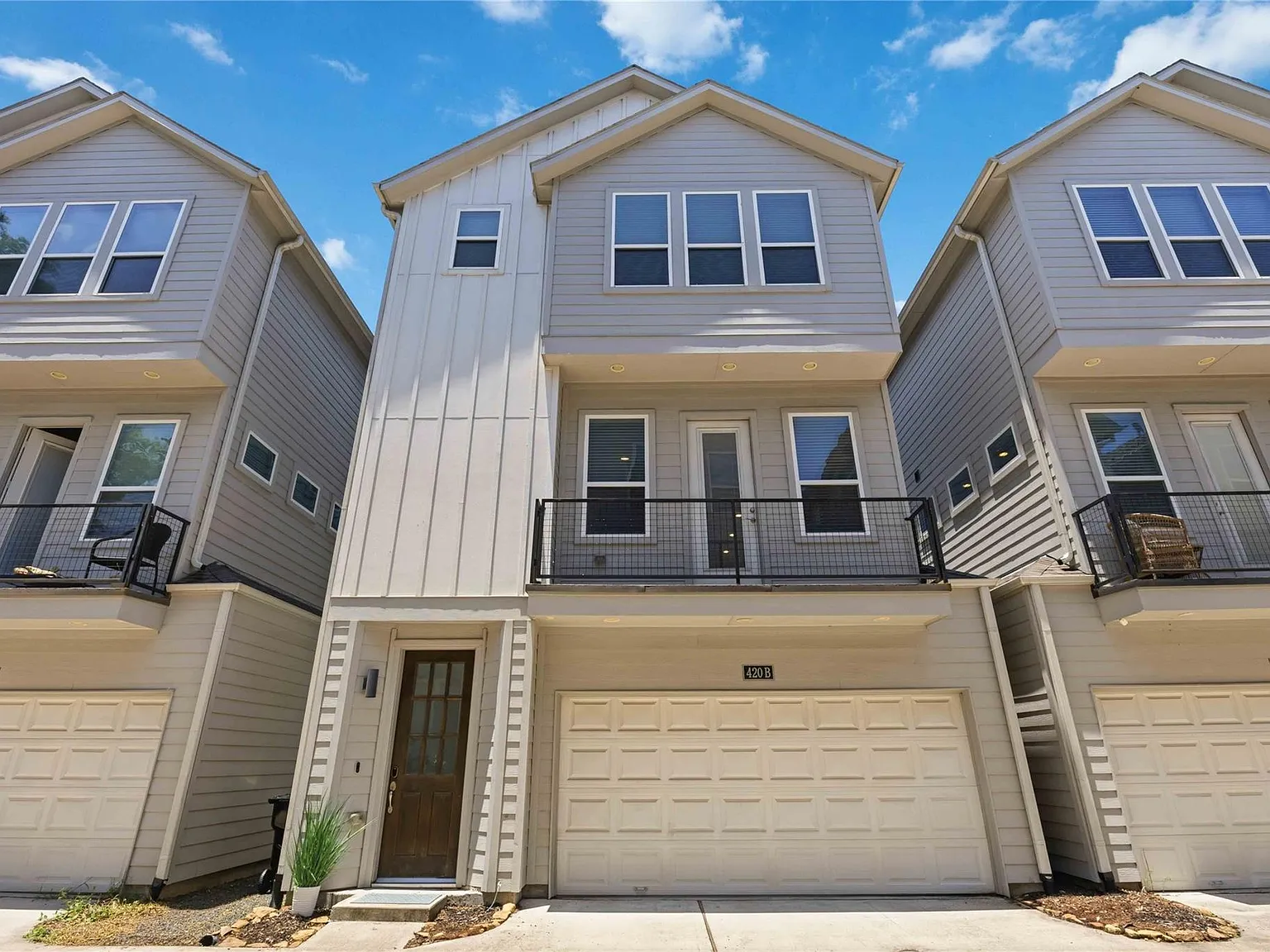 3 bed, 3.5 bath, 2029 sqft, $3,100 — Photo 2