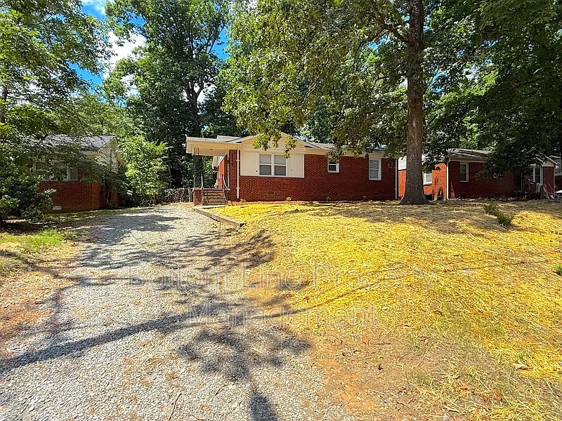 3 bed, 1.0 bath, 980 sqft, $1,425 — Photo 1