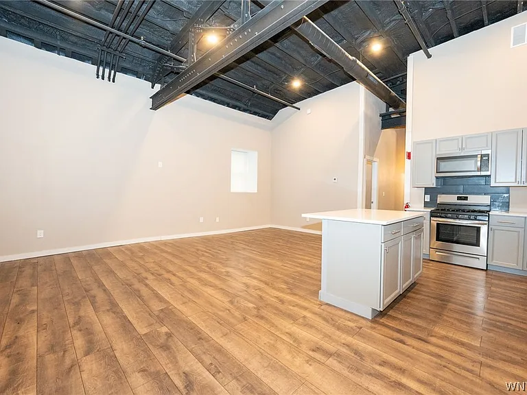 2335 Main St — Photo 3