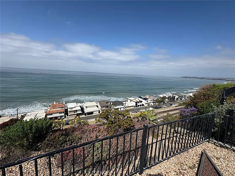 3005 La Ventana — Photo 1