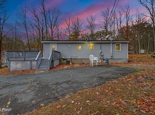 123 Andiron Way, Lackawaxen, PA 18435