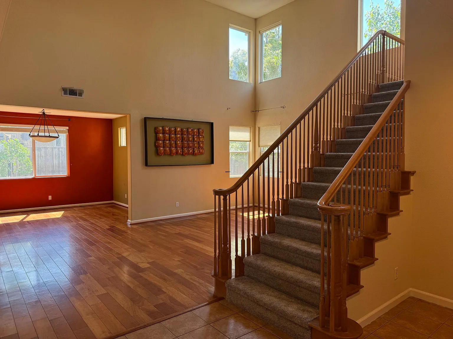 4 bed, 3301 sqft, $4,400 — Photo 2