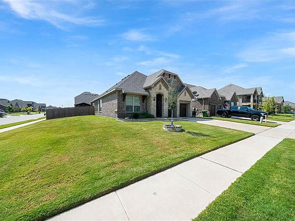 3rd image of 4616 Plumeria Dr
